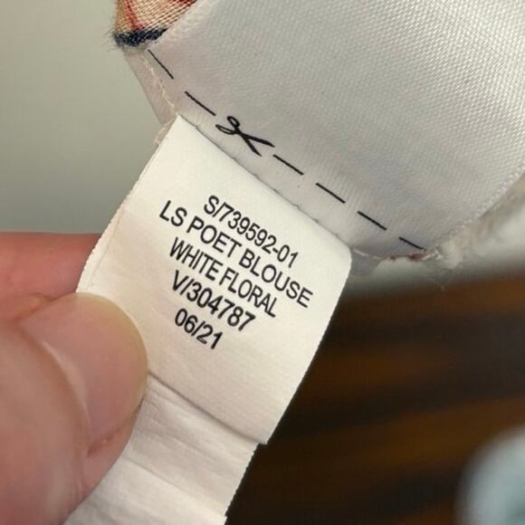 Old Navy XXL Tall Women’s Cream and Pink Floral Long Sleeved Button Up Blouse - Picture 7 of 8